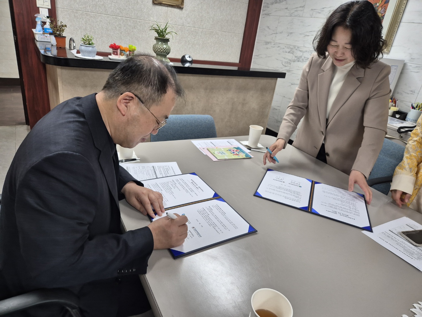 홍은종합사회복지관 · 정원여자중학교 협력사업 업무 협약 진행
