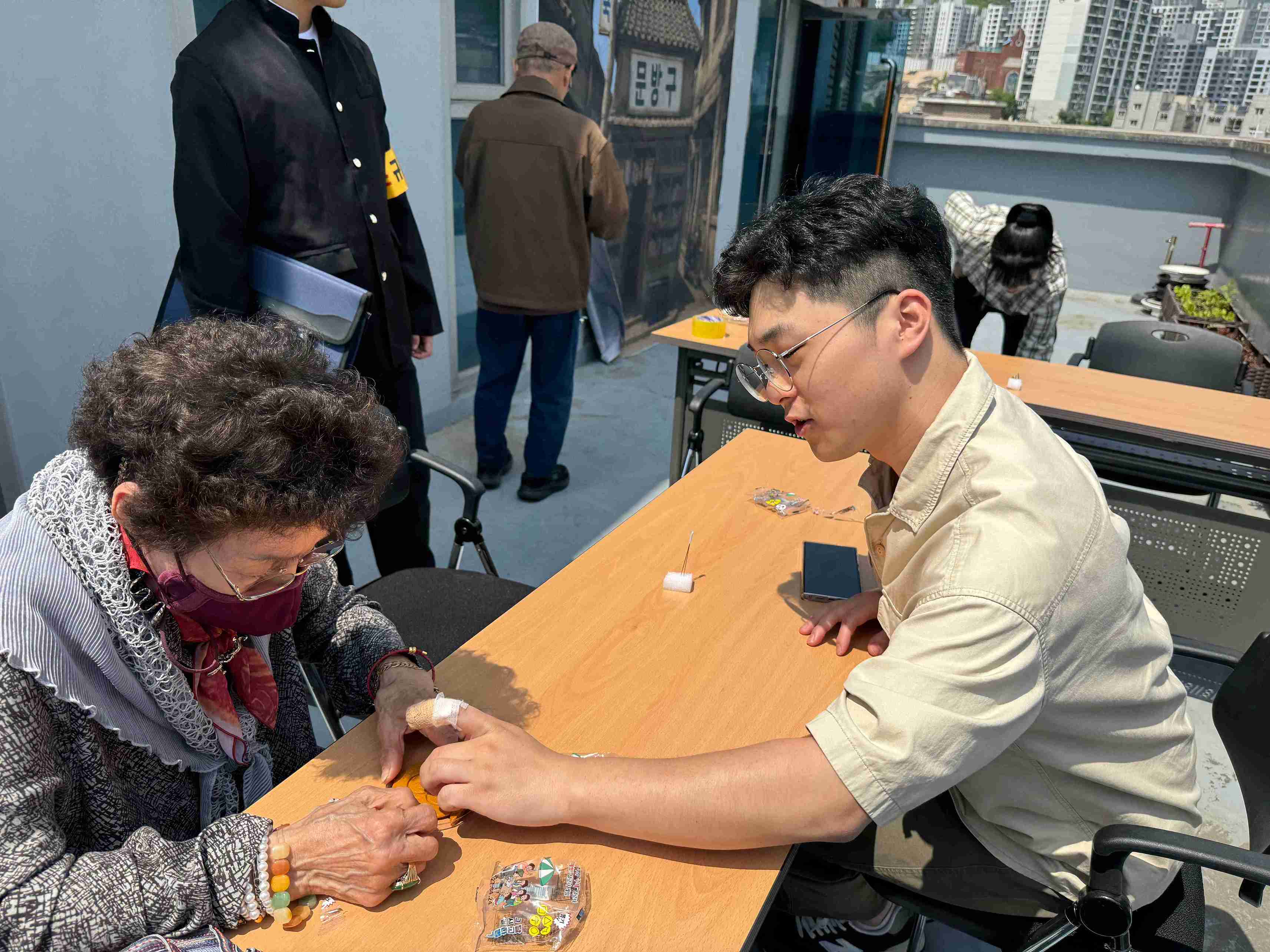 어르신 특별 지원 사업 사진
