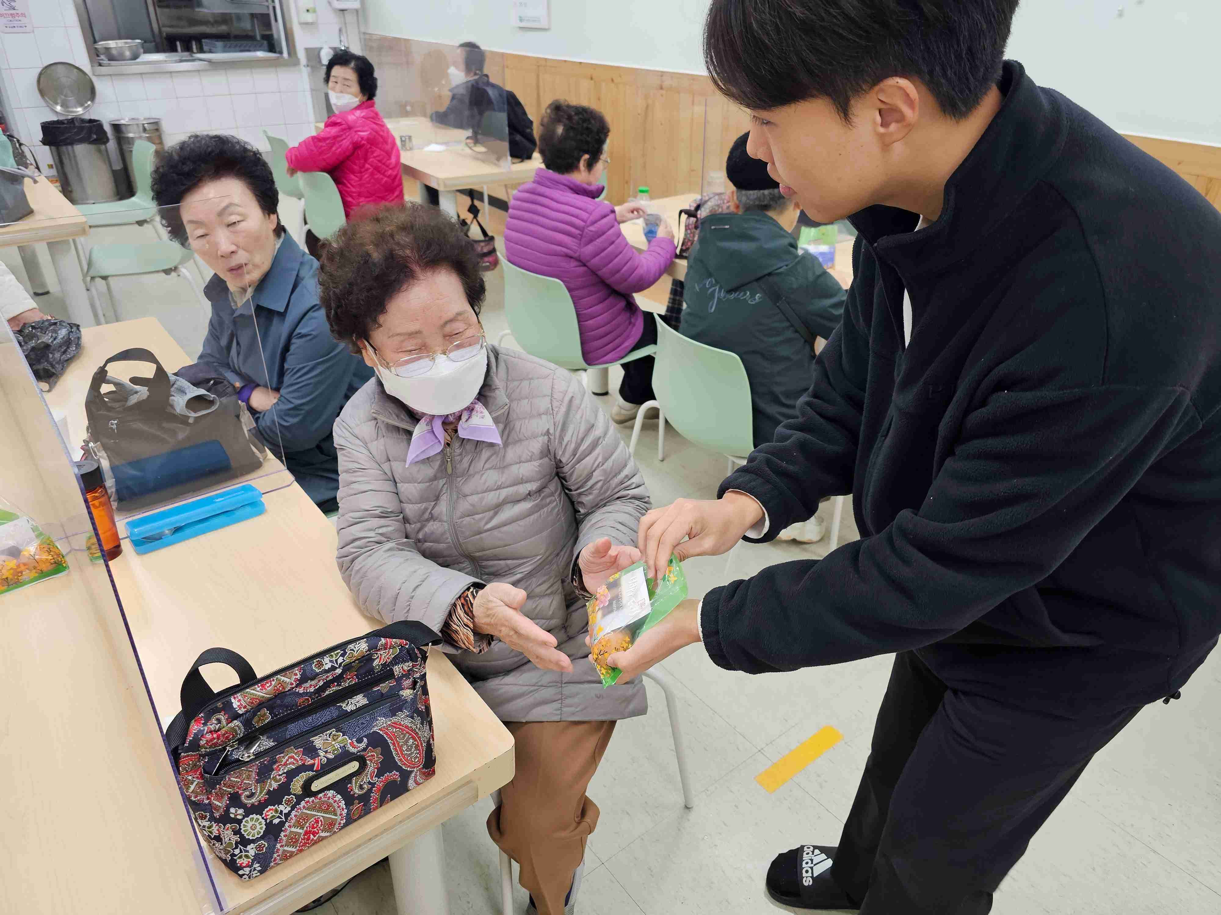급식지원 사진